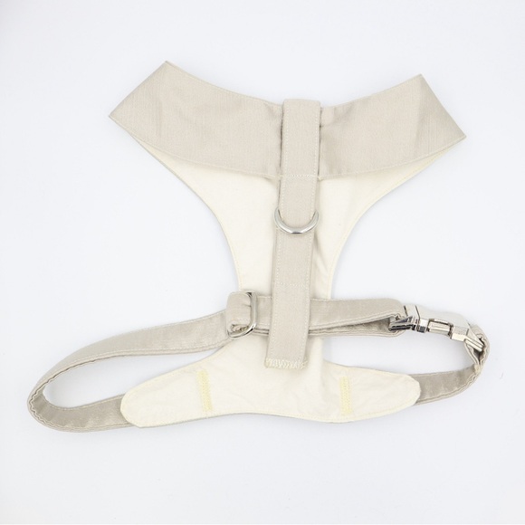 Dog beige tuxedo suit with matching harness and ring pillow - Picture 3 of 5
